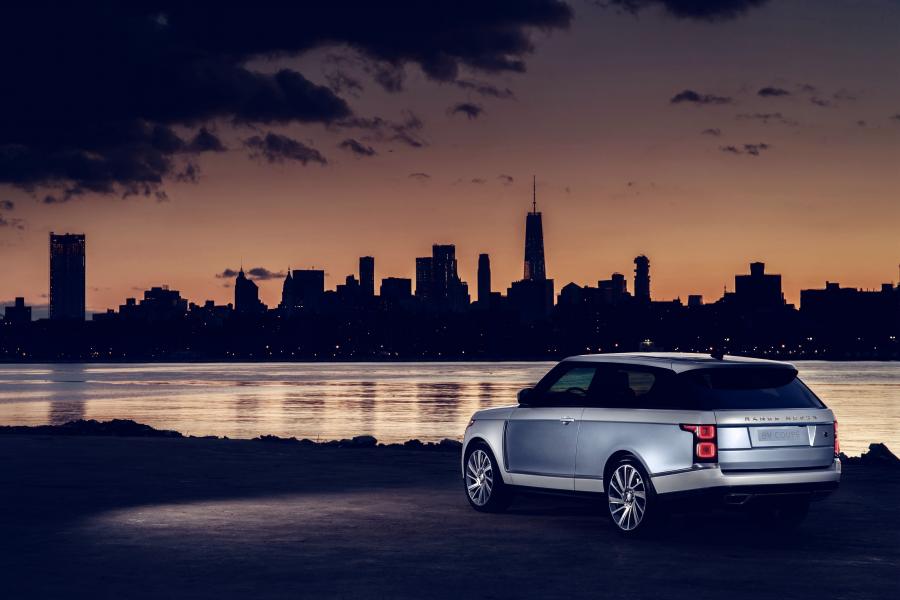  Land Rover Range Rover SV Coupe 2018 года  (NA) (фото 5 из 12)